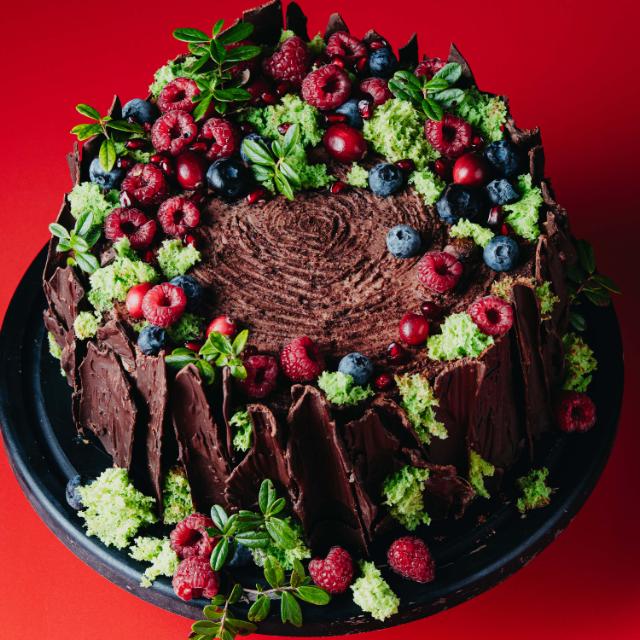 Bluķa kūka ar ķiršiem