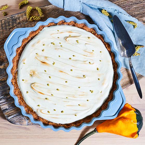 Ķirbju tarte ar kumelīšu meringu