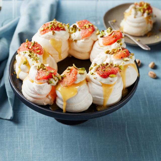 Pavlovas “kronis” ar greipfrūtu krēmu