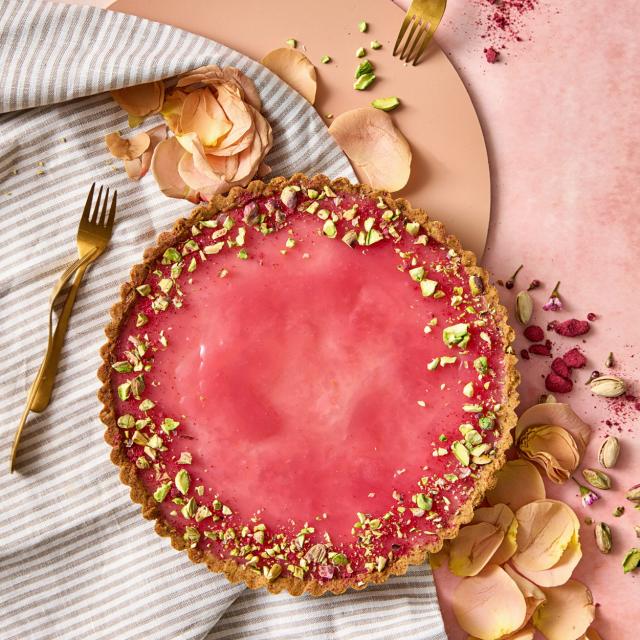 Pistāciju un rožūdens panna cotta tarte